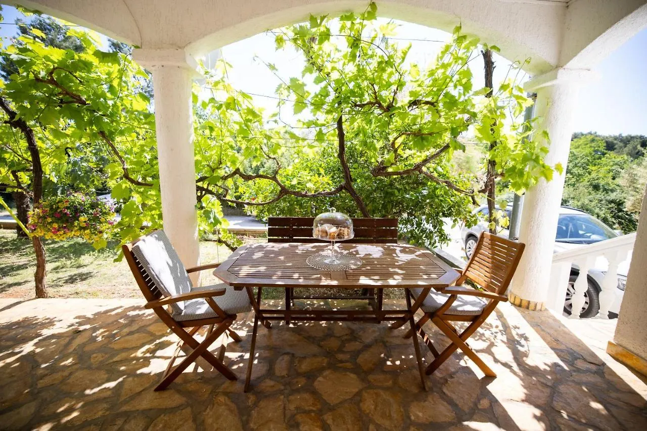 *** Guest house Apartments And A Room Ina Croatia