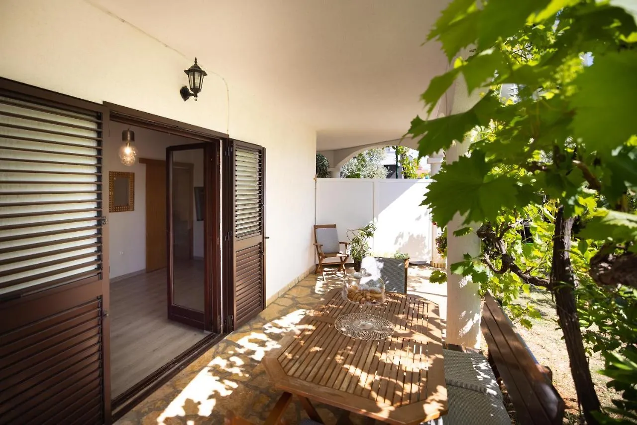 Guest house Apartments And A Room Ina