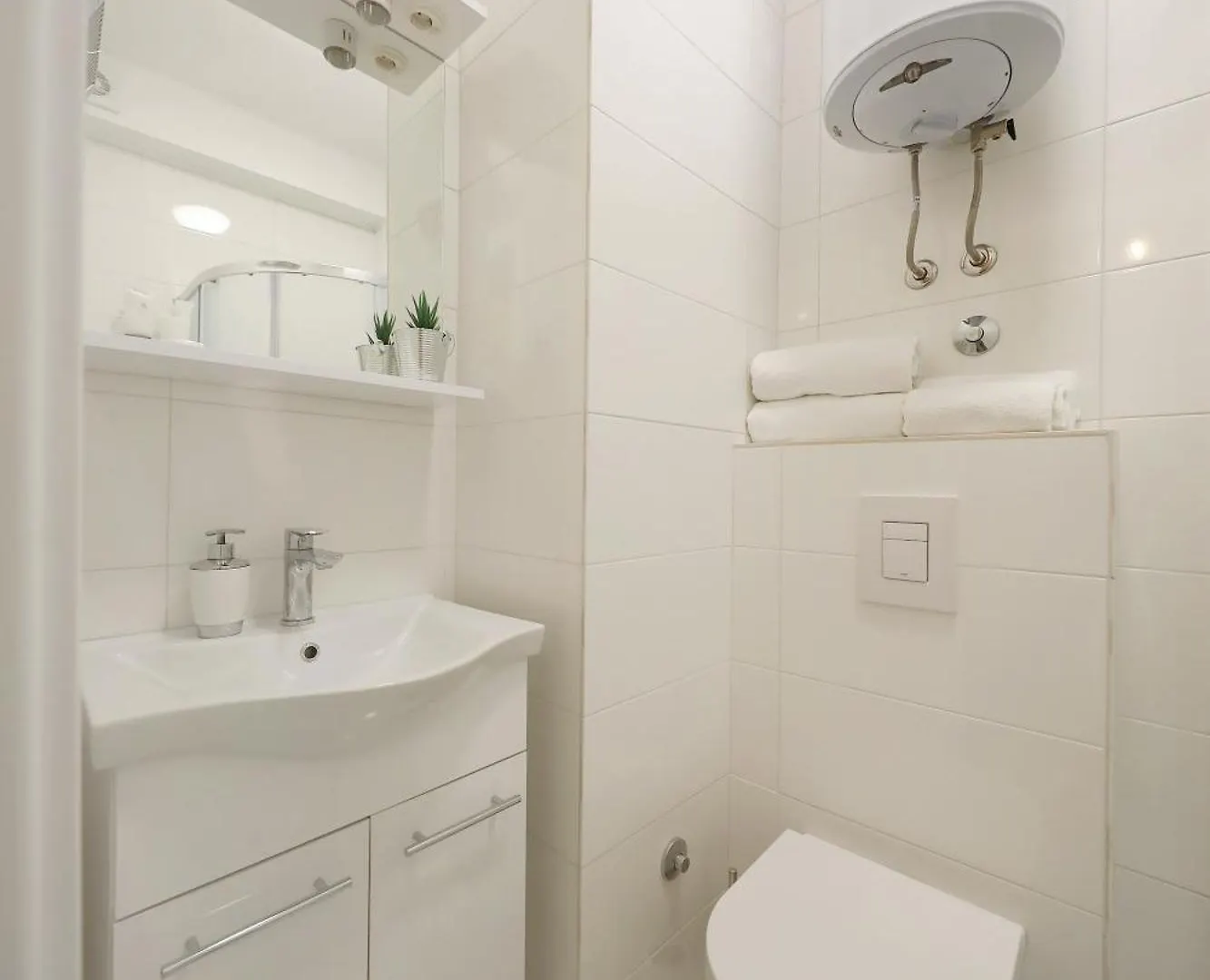 Guest house Apartments And A Room Ina