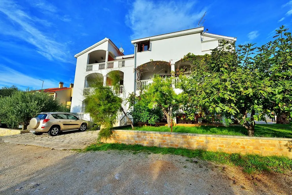 Apartments And A Room Ina Zadar