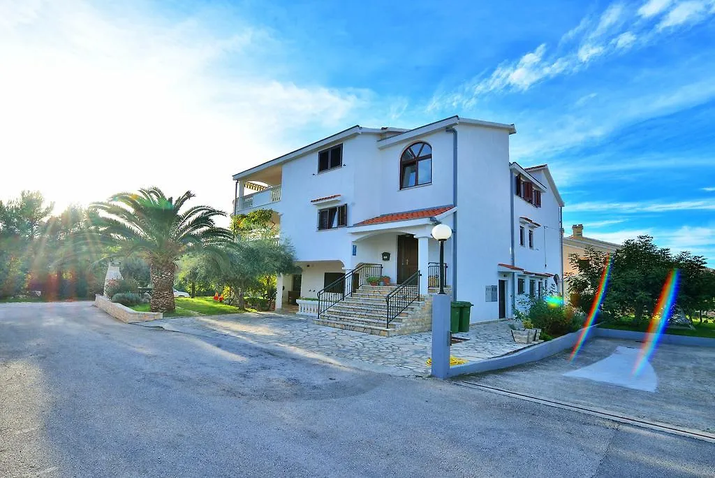 Apartments And A Room Ina Zadar