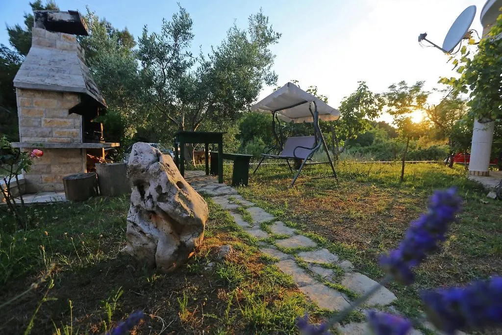 Guest house Apartments And A Room Ina